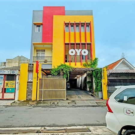 Sky Guesthouse Semarang Exterior foto