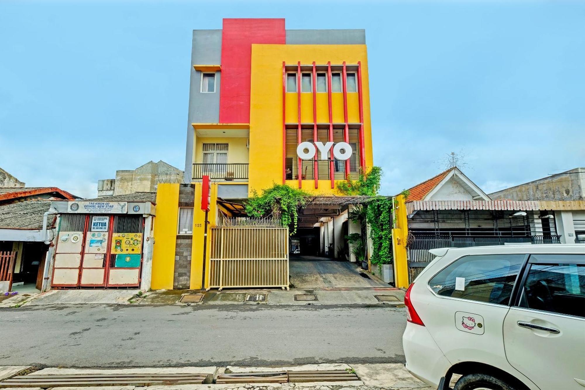 Sky Guesthouse Semarang Exterior foto
