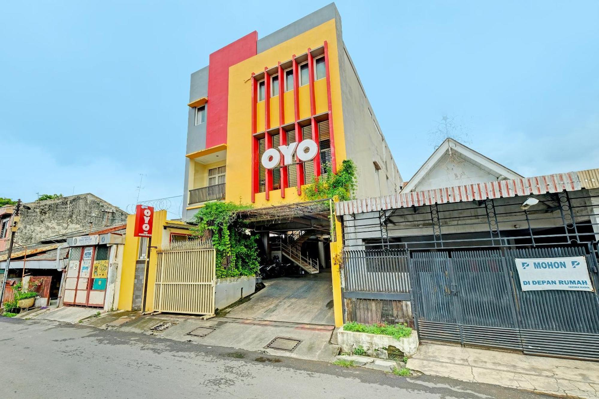 Sky Guesthouse Semarang Exterior foto