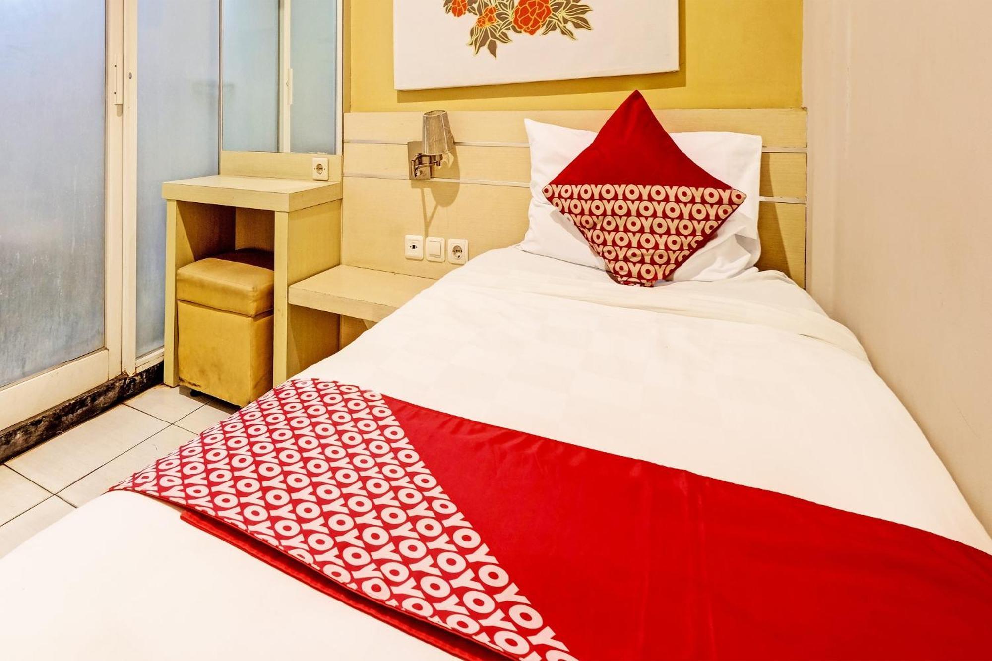 Sky Guesthouse Semarang Exterior foto